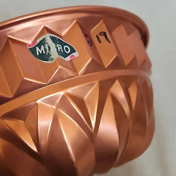 VINTAGE MOLD - Picture 2 of 11